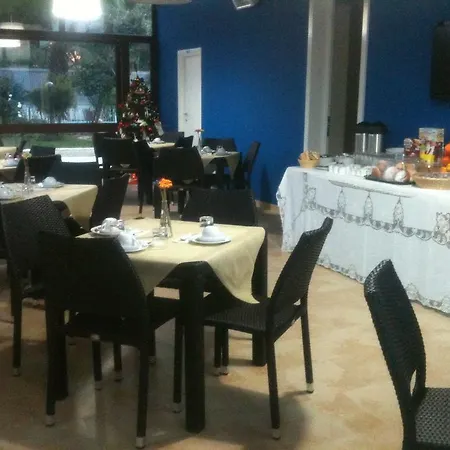 Alojamento de Acomodação e Pequeno-almoço Fly 3*